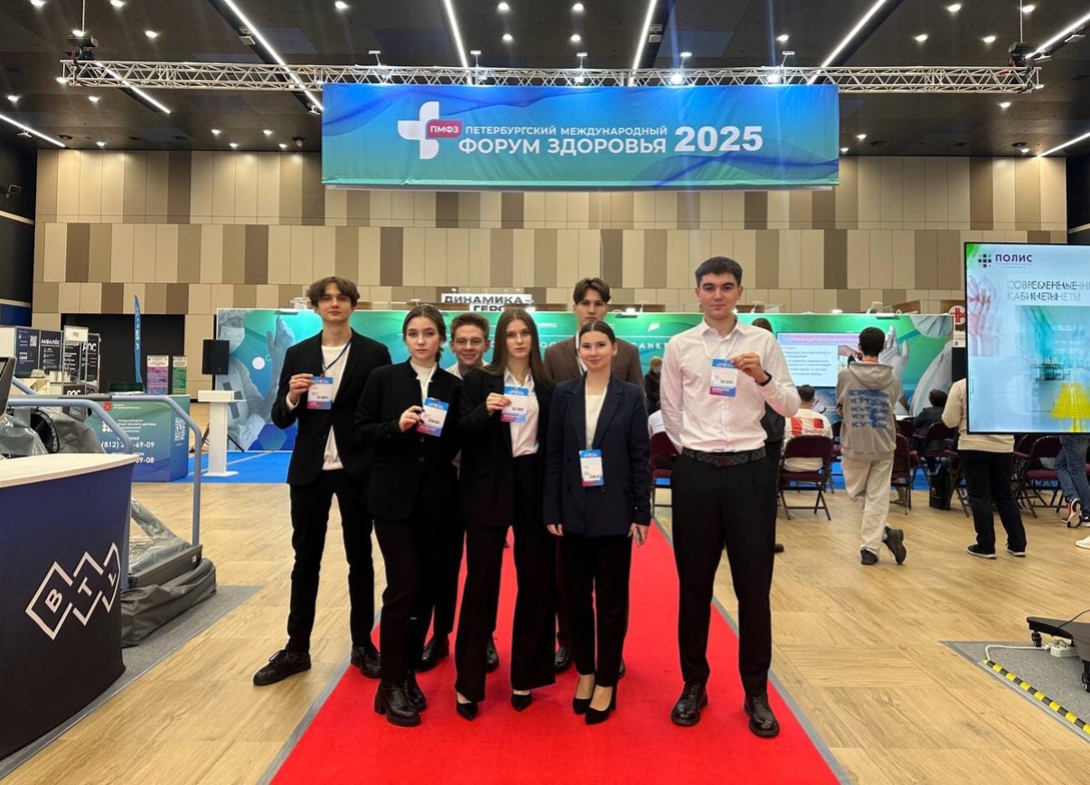 Финансовый университет на форуме здоровья: наши студенты в сердце событий